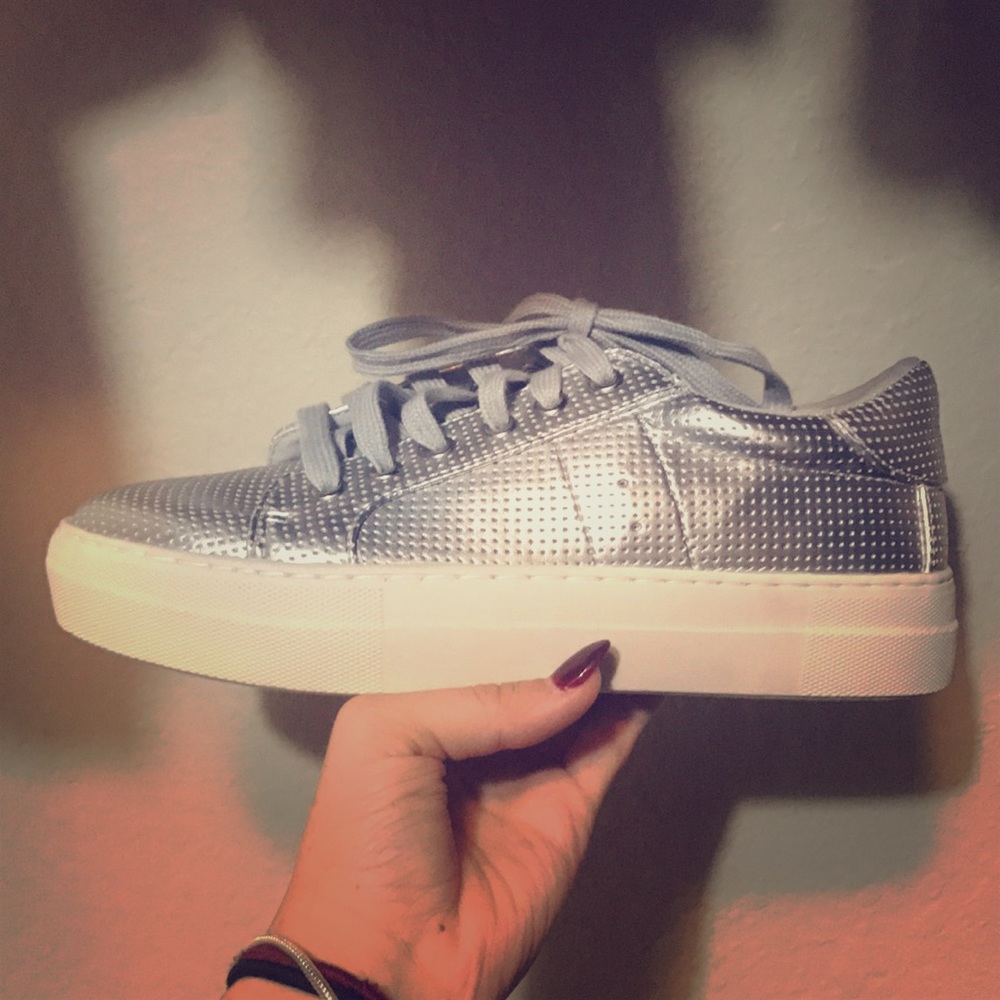 Silver Sneakers 👟 💎